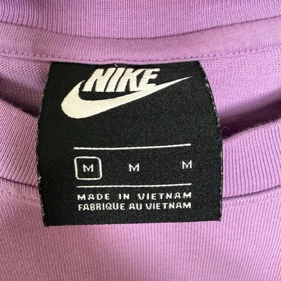 Nike T Shirt Women Medium Purple Cropped Sportswear Jersey Top Crewneck Swoosh - Picture 5 of 7